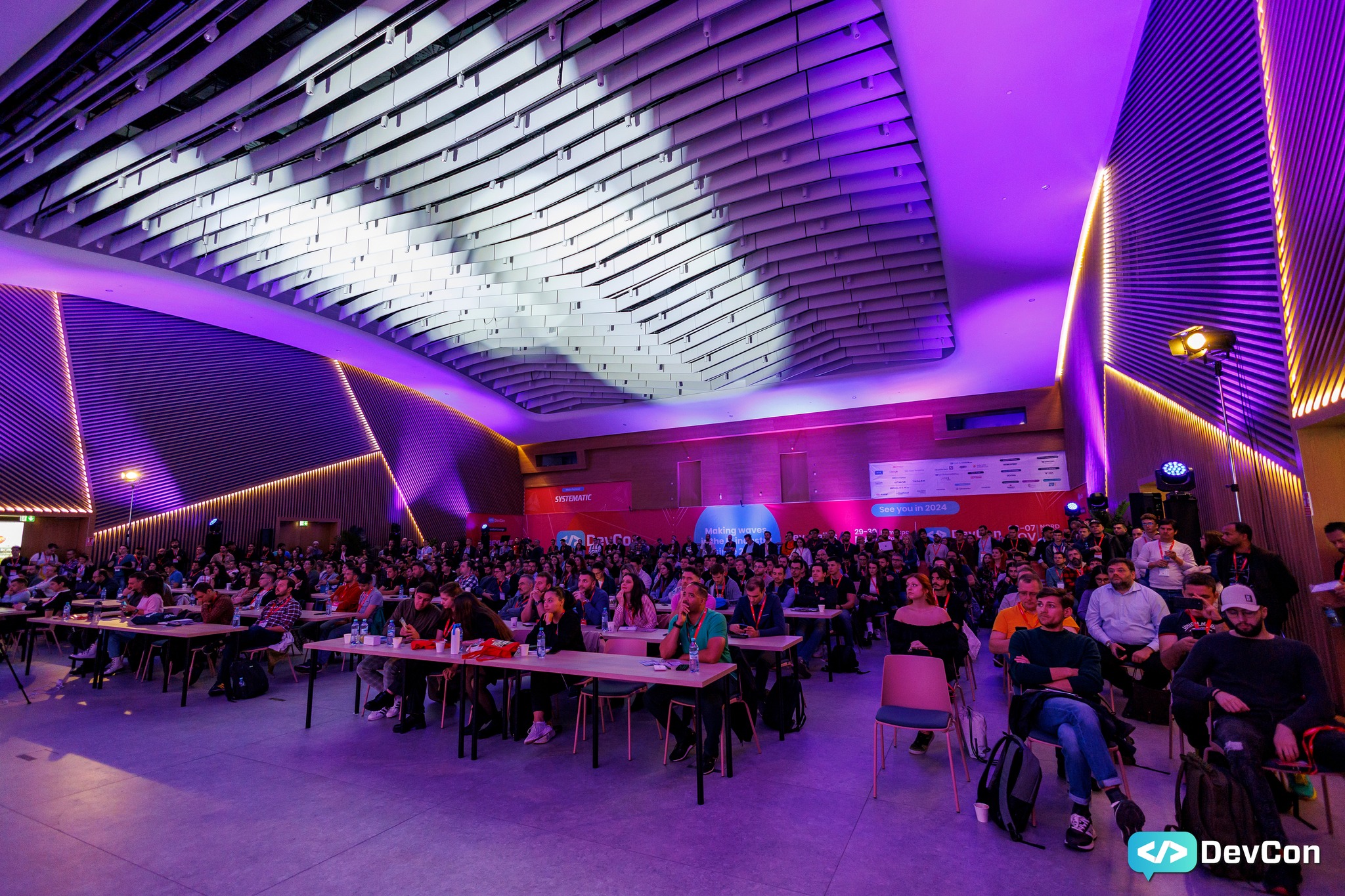 DevCon 2025: peste 2500 de participanți și 50 de speakeri internaționali și locali se întâlnesc la București