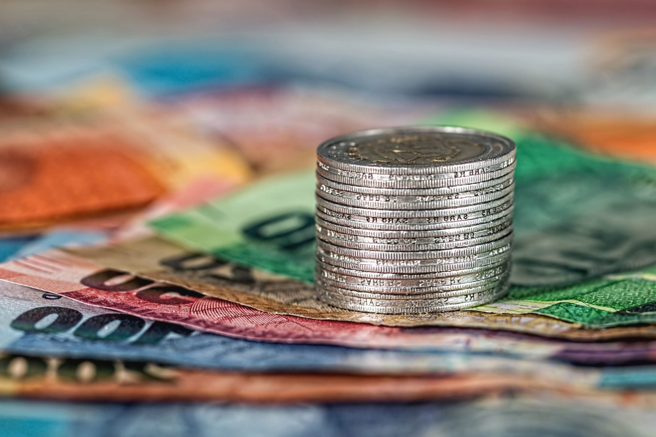 Analiză. Locul 3 la producția de țiței, locul 14 la prețuri. De ce nu e benzina și motorina ieftină în România și UE?