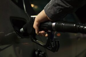 Criza petrolului aduce o posibilă prăbușire a nivelului de trai - România riscă o retrogradare în sărăcia anilor 1996 - 2000 - romania durabila