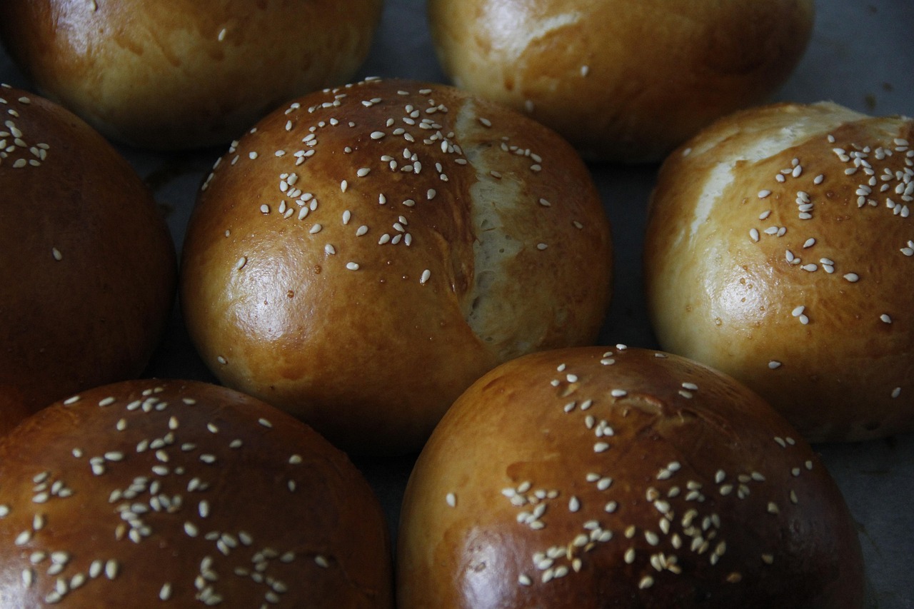 Cu cât se scumpește pâinea în anul 2026 urmare a crizei petrolului? Care este impactul măsurilor luate de Guvern asupra prețului pâinii?
