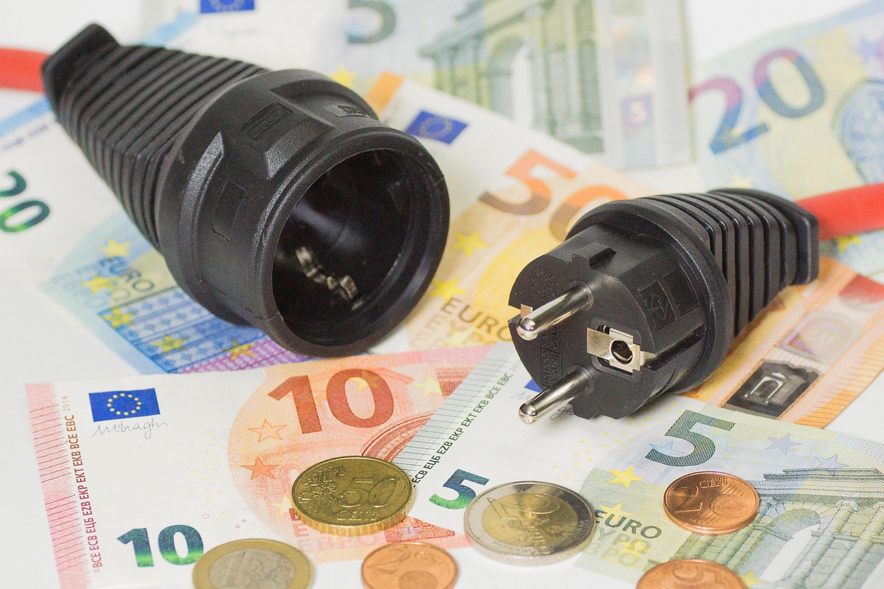 Analiză AEI. România, pe primul loc în UE la povara reală a prețului energiei electrice. Cum am ajuns aici și ce soluții reale există să scadă prețul.