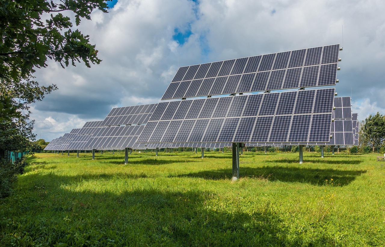 70% din consumul orar de energie electrică acoperit de fotovoltaic. Este aceasta o veste bună pentru consumatori?