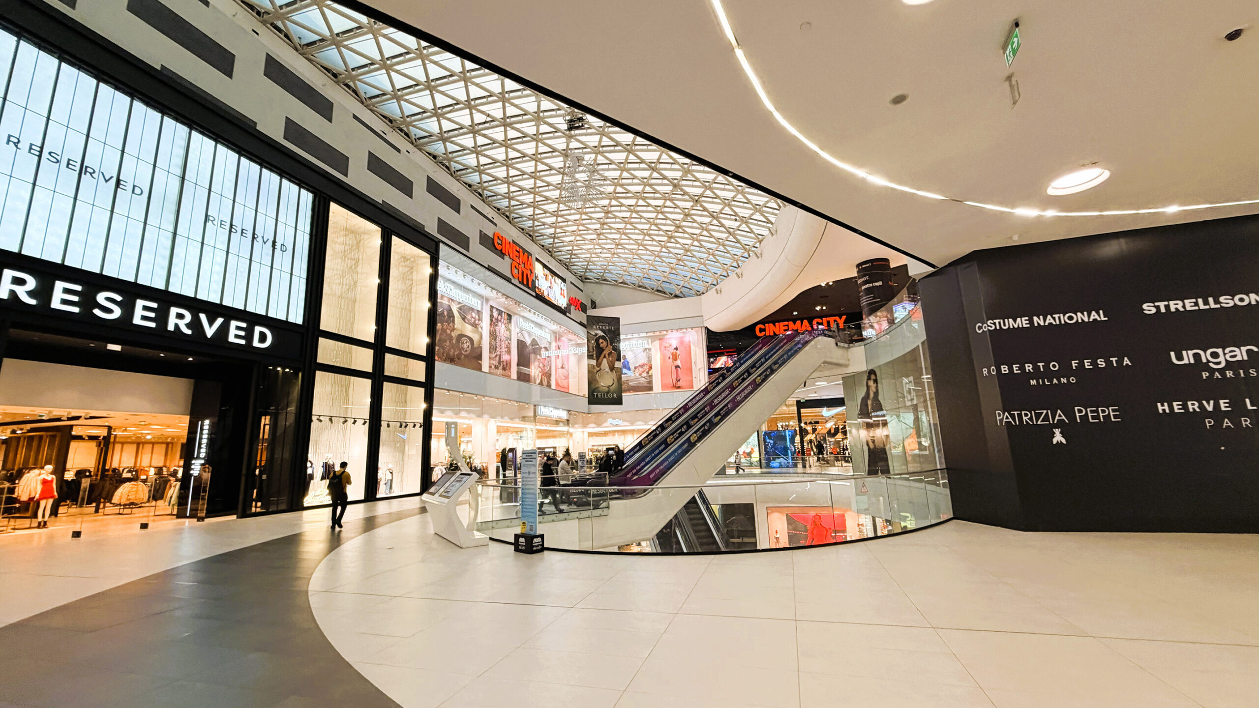 De ce cumpărăm lucruri pe care nu plănuiam să le cumpărăm când intrăm în mall?