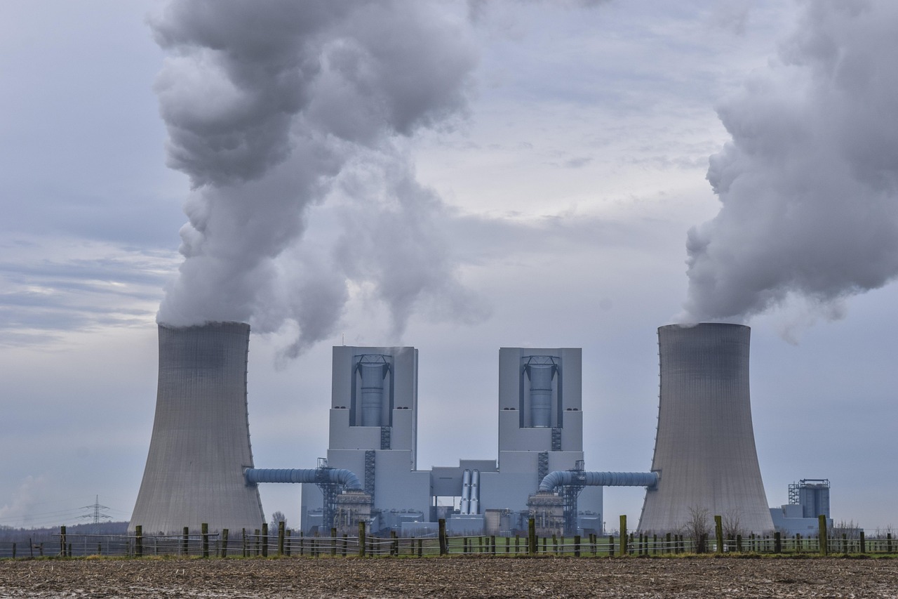 Minciuna elegantă a energiei: comparația absurdă dintre cărbune/gaze și regenerabile